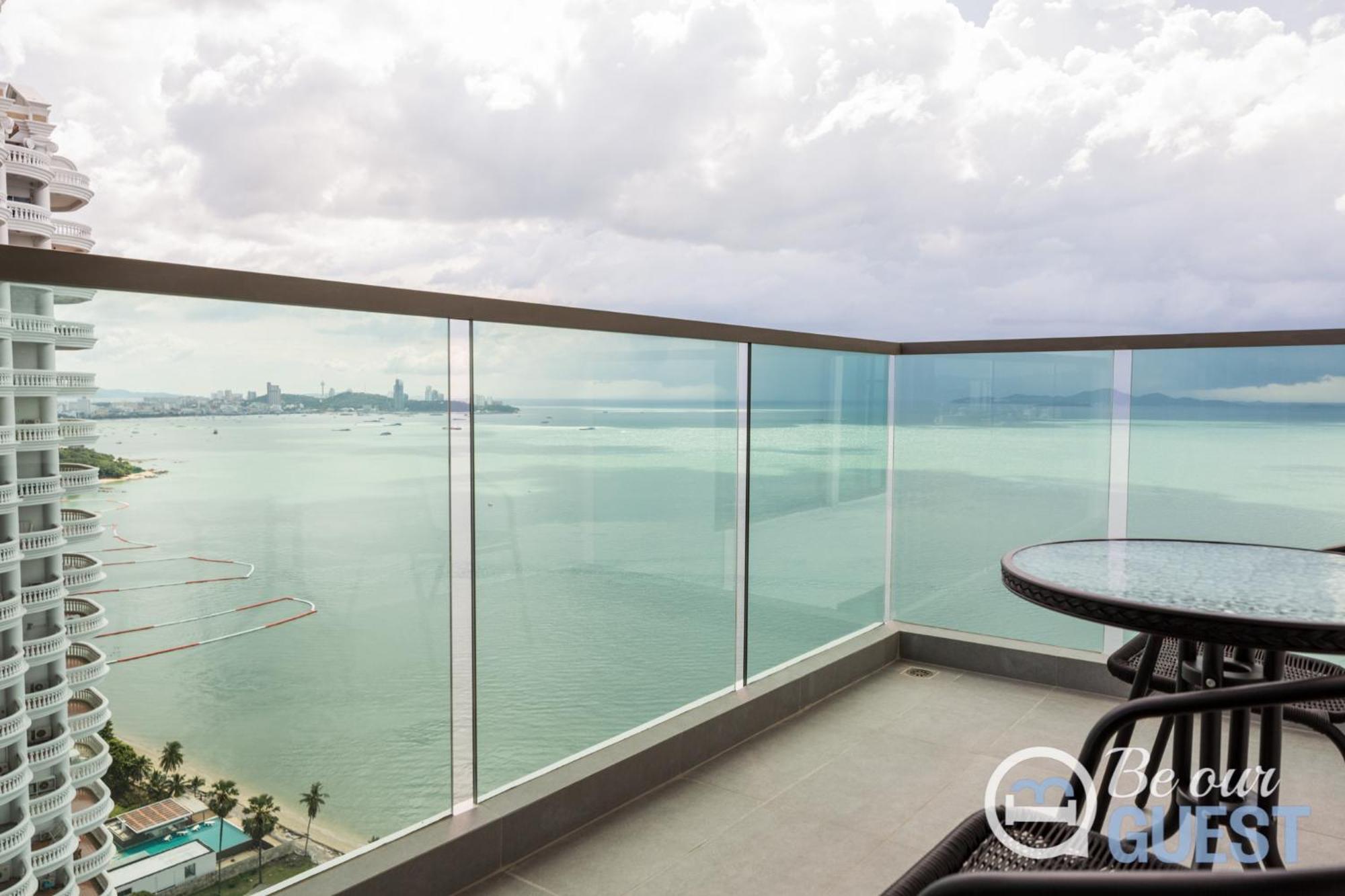 Stunning Sea View Condo On The Beach - Monthly Stay Pattaya Room photo